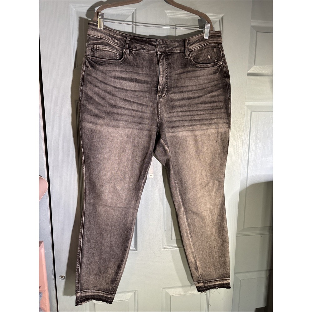 Judy Blue 16w, Blue Jeans, Raw Hem, Festival,  Concert,  Summer. Gray Distressed